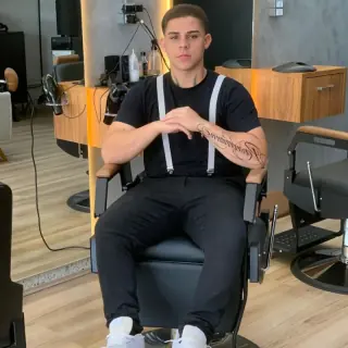 Fabricio, barbeiro da Domus Barbershop em Sete Lagoas